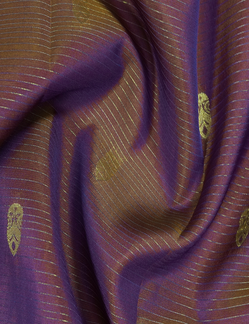 Pure Kanchipuram Silk Vintage Saree in Dual Tone of Wine and Dark Blue
