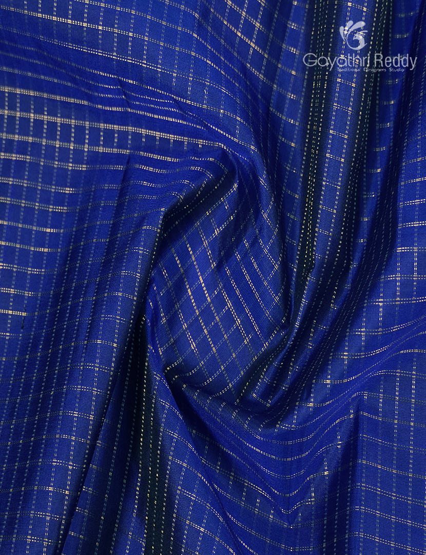 Pure Kanchipuram Vintage Silk Saree in Blue and Bottle Green