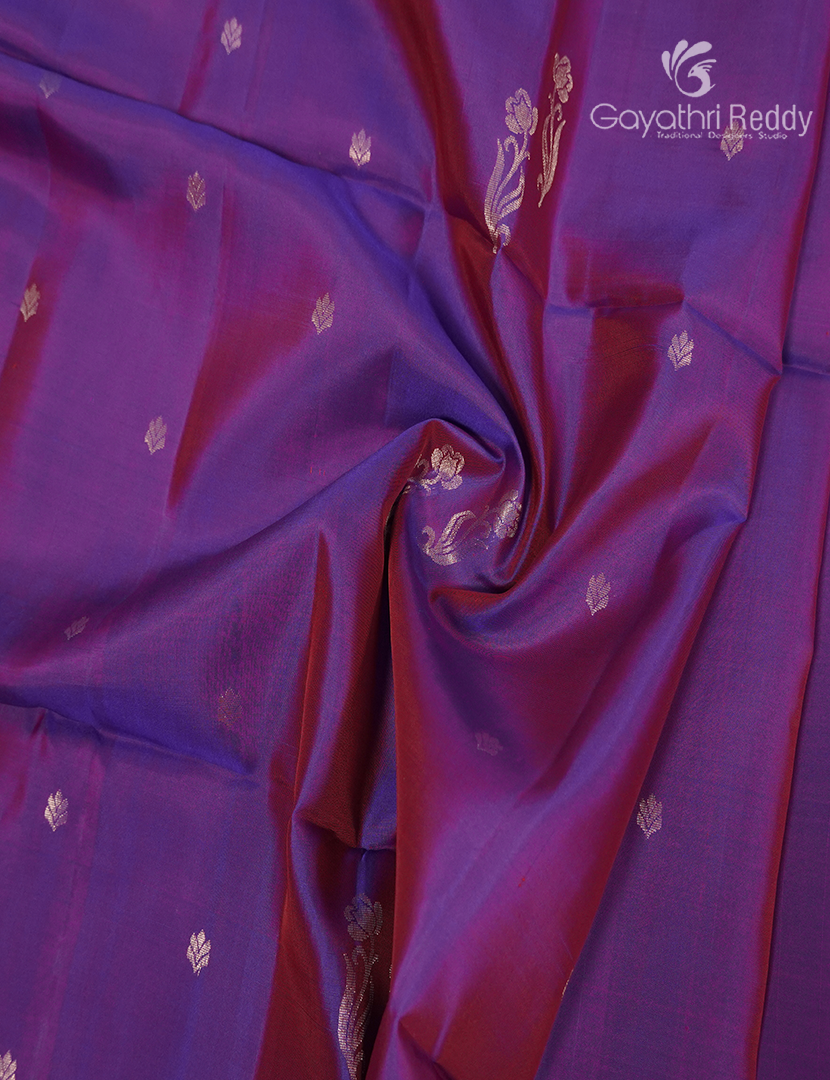 Pure Kanchipuram Light Weight Silk Saree in Magenta and Maroon