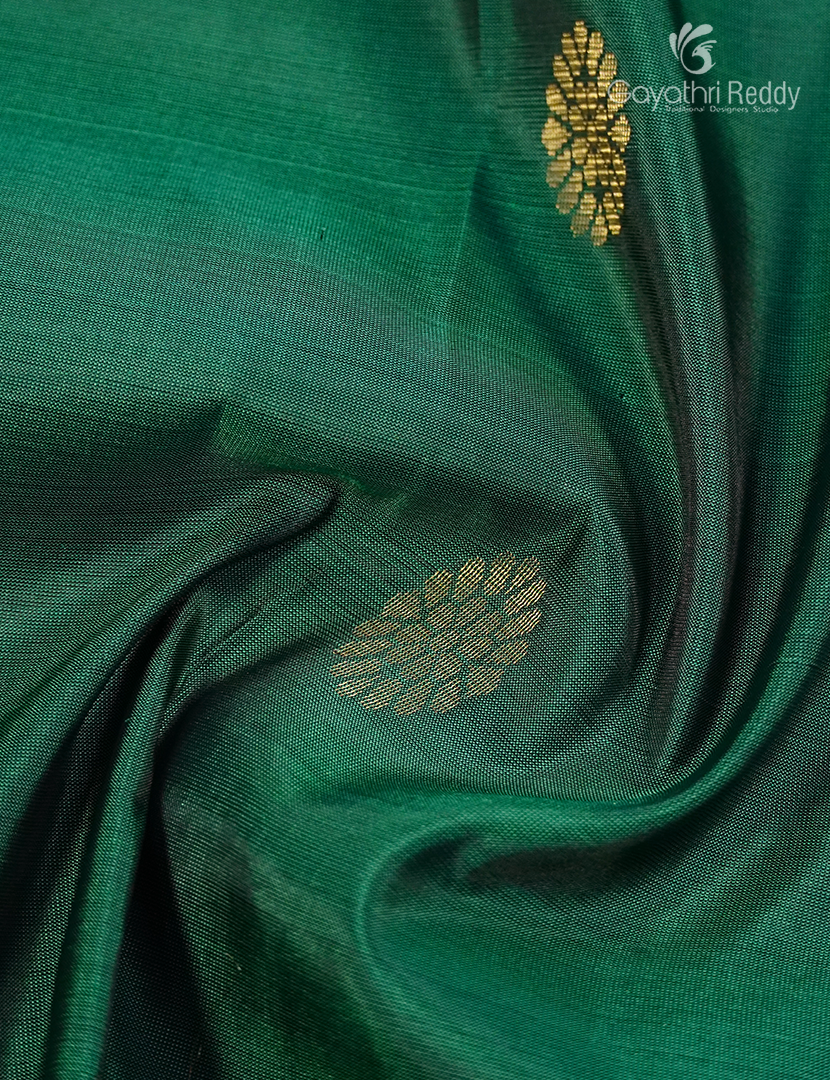 Pure Kanchipuram Silk Saree in Deep Peacock Green and Deep Violet
