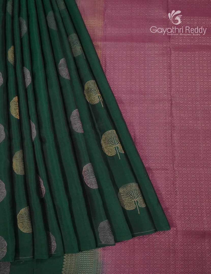 Pure Kanchipuram Silk Saree in Bottle Green ( Butta Style )