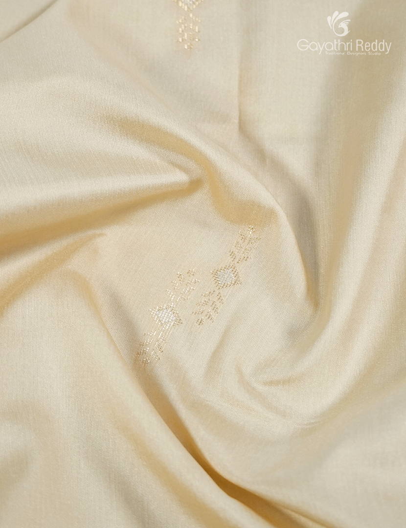 Semi Kanchipuran Silk Saree in Cream and Grey