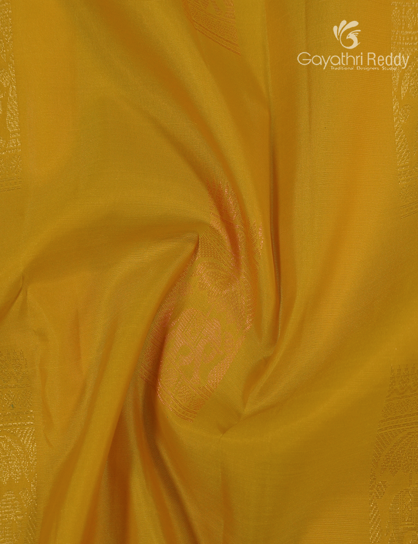 Pure Kanchipuram Silk Saree in Yellow ( Small Borders )-