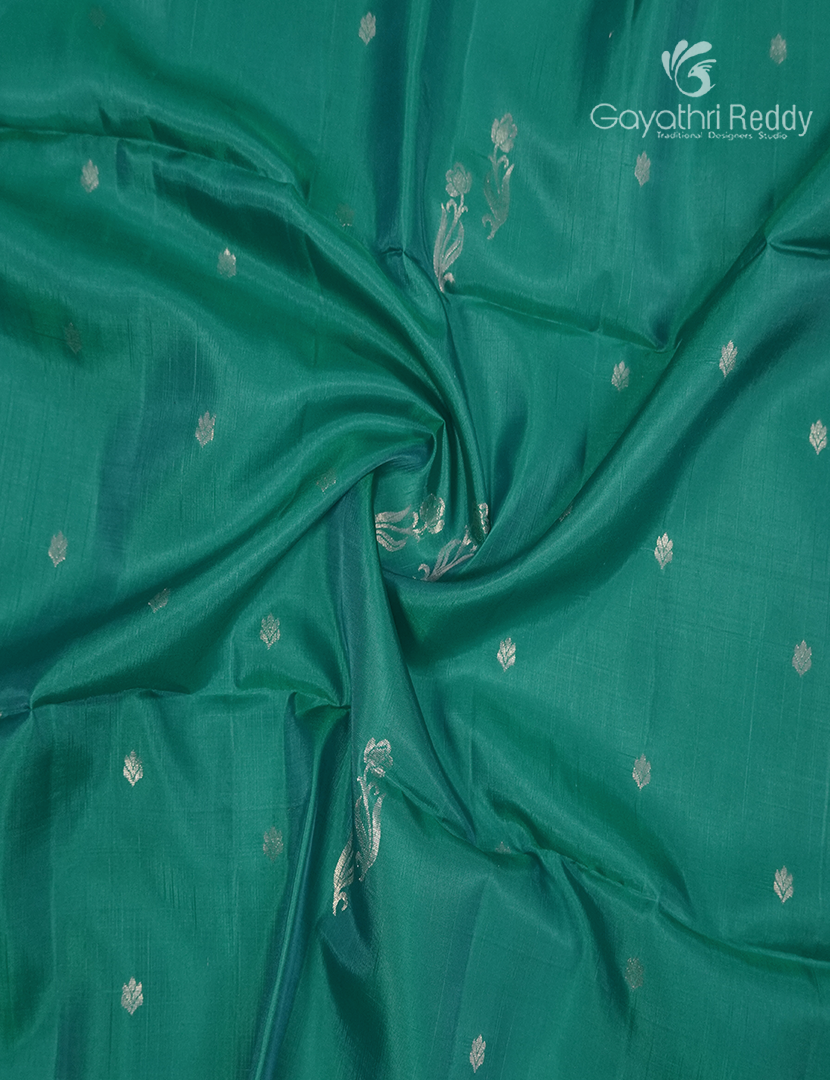 Pure Kanchipuram Light Weight Silk Saree in Sea Foam Green and Baby Pink