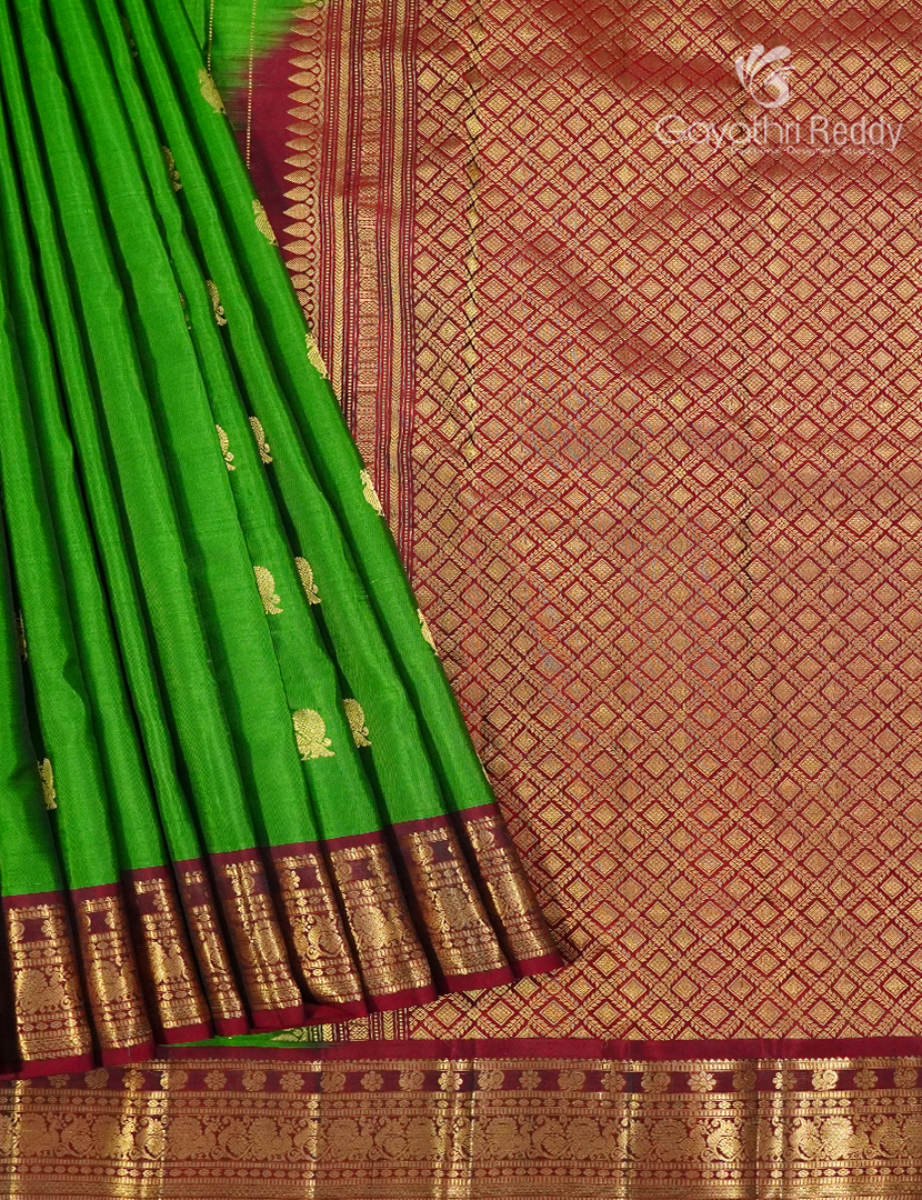 Pure Kanchipuram Silk Saree in Parrot Green and Maroon (Medium Borders )