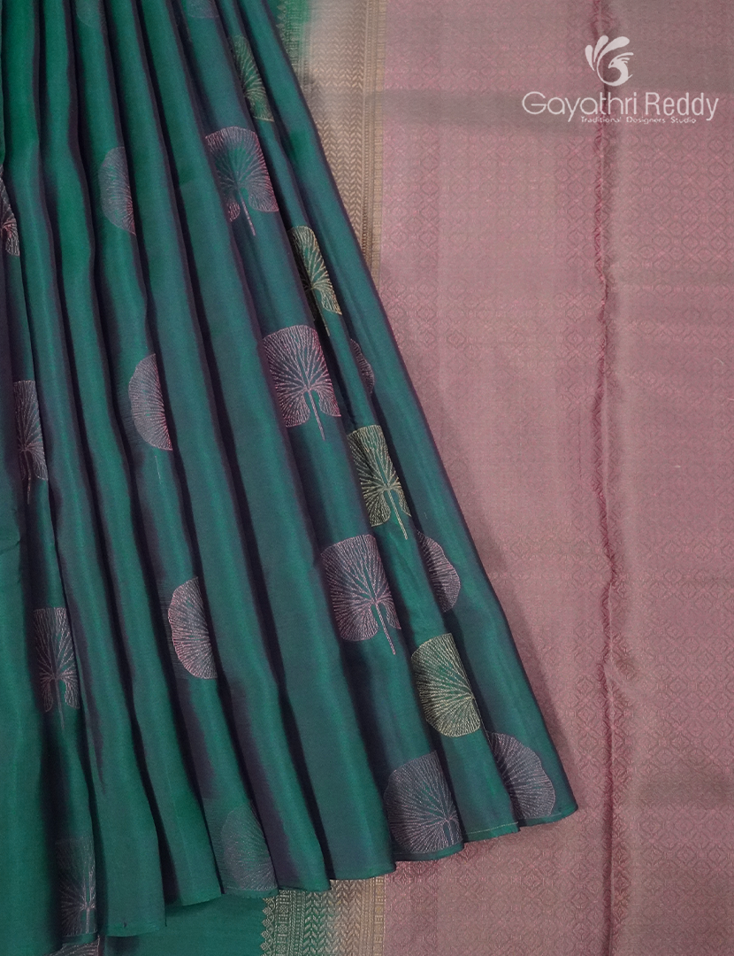 Pure Kanchipuram Silk Saree in Rama Green ( Butta Style )