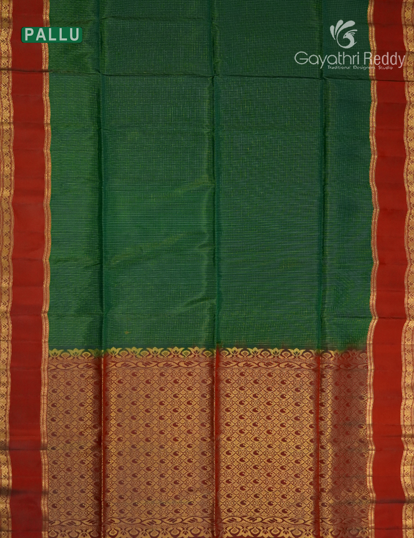 Pure Kanchipuram Light Weight Silk Saree in Emerald Green and Deep Red
