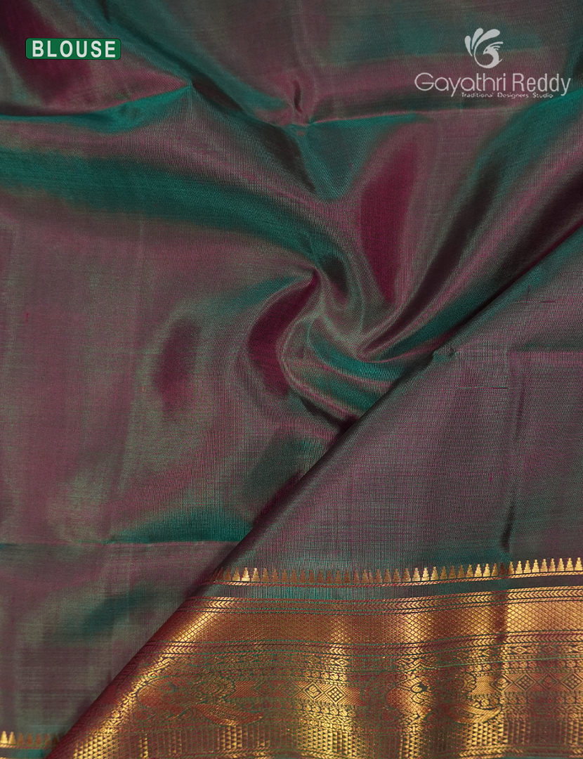 Pure Kanchipuram Soft Silk Saree in Magenta and Mehendi Green