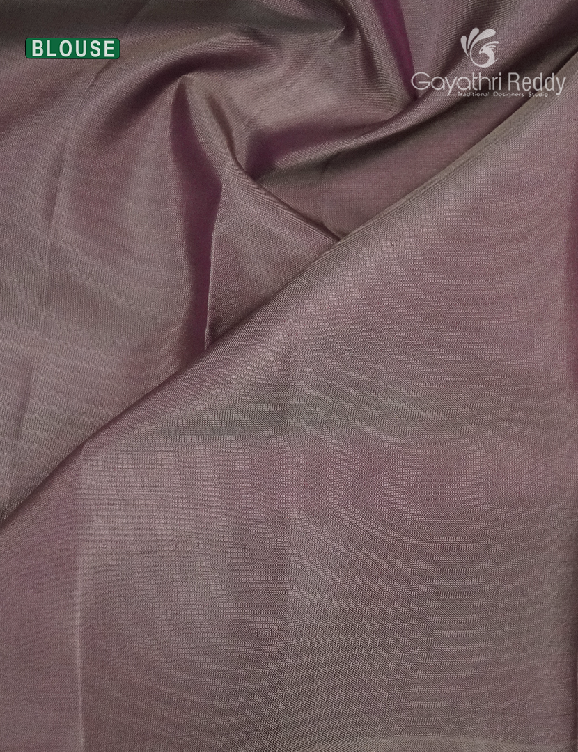 Pure Kanchipuram Silk Saree in Rama Green ( Butta Style )