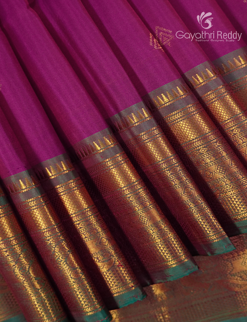 Pure Kanchipuram Soft Silk Saree in Magenta and Mehendi Green