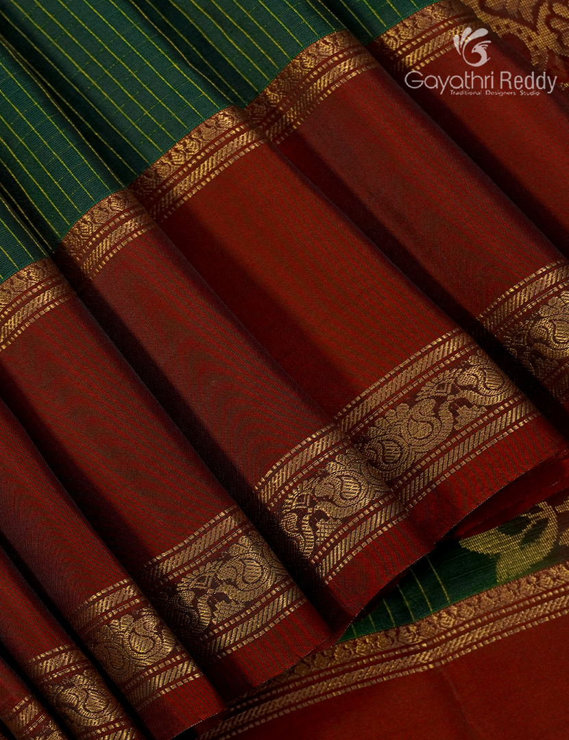 Pure Kanchipuram Light Weight Silk Saree in Emerald Green and Deep Red