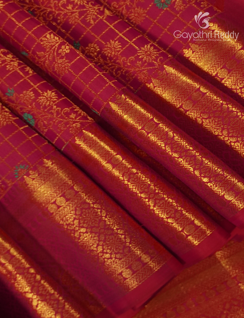 Pure Kanchipuram Silk Saree in Rani Pink ( Butta Pattern )