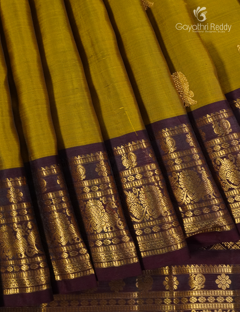 Pure Kanchipuram Silk Saree in Mehendi Green and Deep Brown