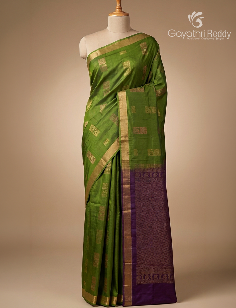 Pure Kanchipuram Silk Saree in Green and Deep Purple ( Small Borders )