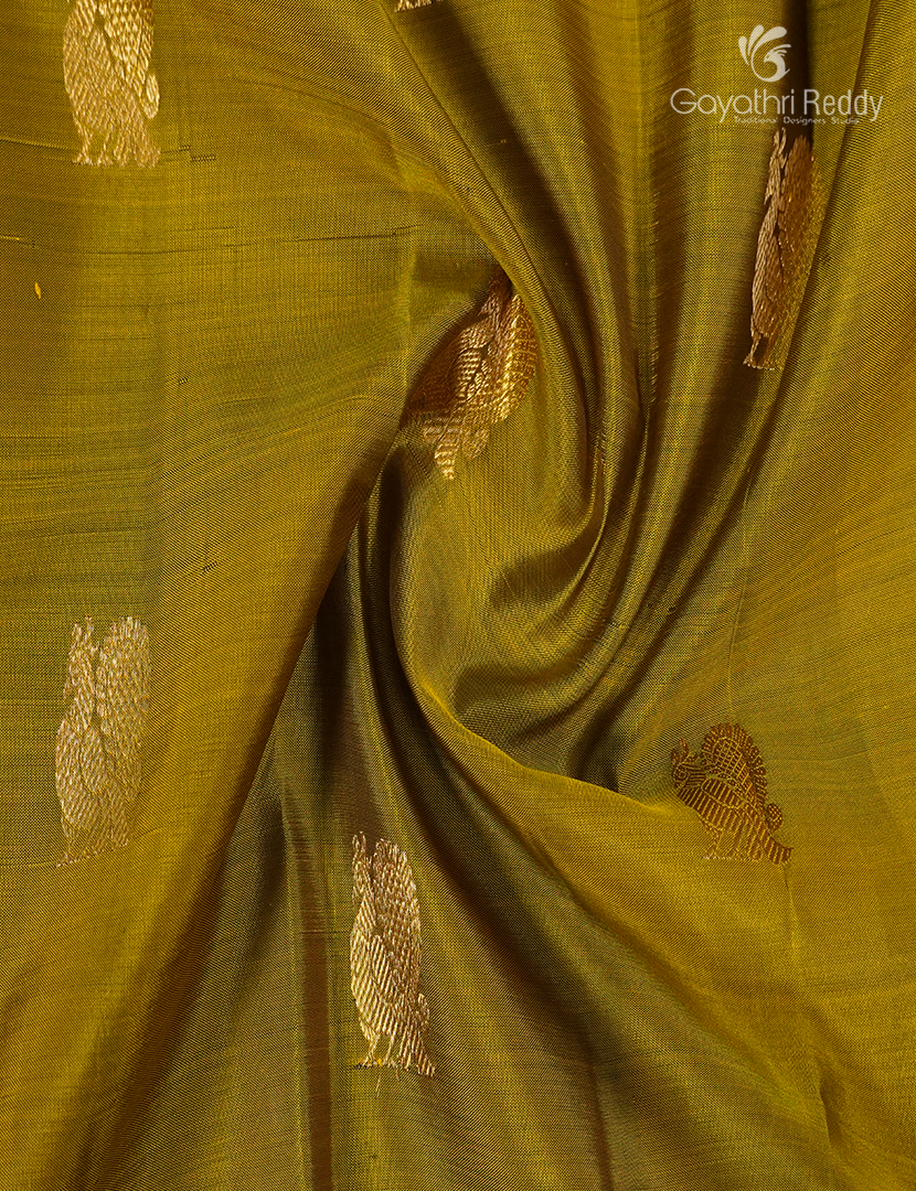 Pure Kanchipuram Silk Saree in Mehendi Green and Deep Brown