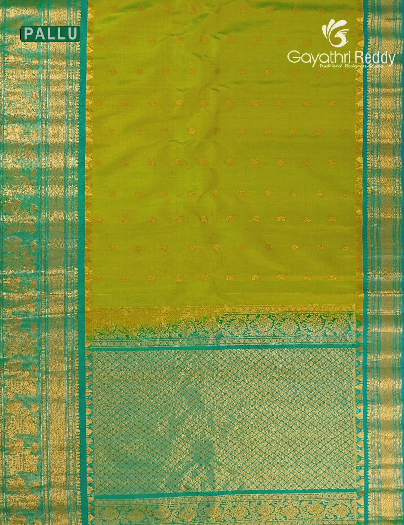 Pure Gadwal Silk Saree in Leaf Green and Deep Rama Green