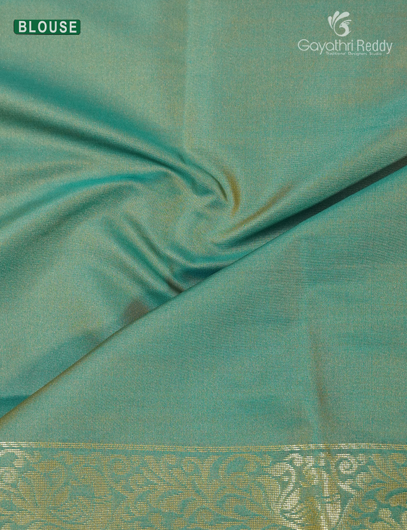 Semi Kanchipuran Silk Saree in Deep Peach and Parrot Green