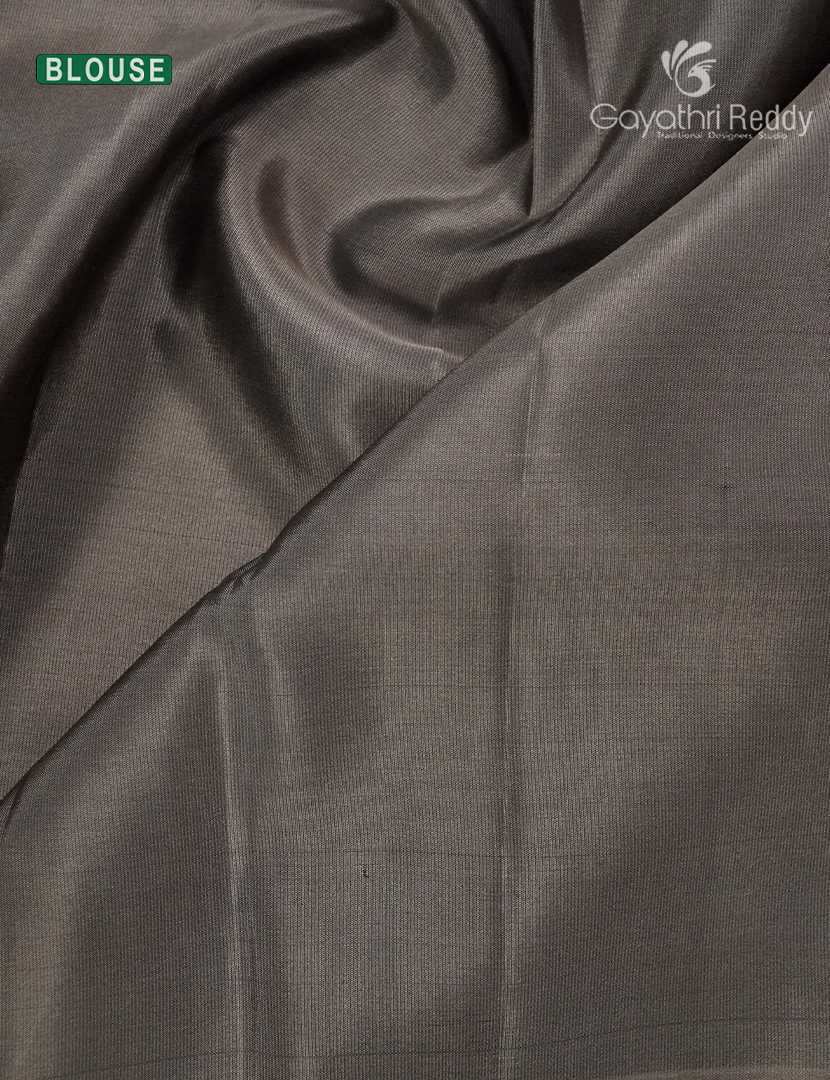 Pure Kanchipuram Silk Saree in Black ( Butta Style )