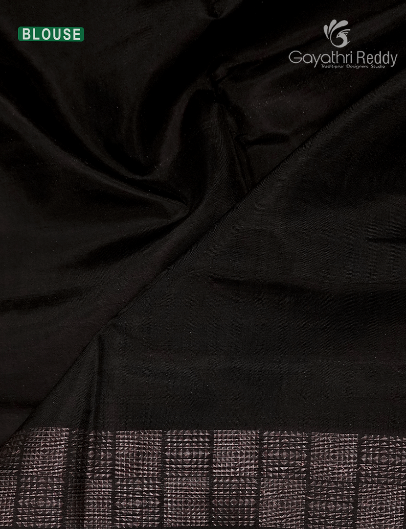 Pure Kanchipuram Light Weight Silk Saree in Black