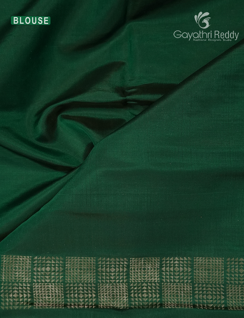 Pure Kanchipuram Light Weight Silk Saree in Green