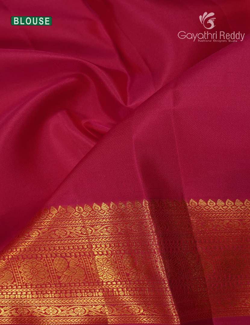 Pure Kanchipuram Silk Saree in Peach Pink ( Butta Pattern )