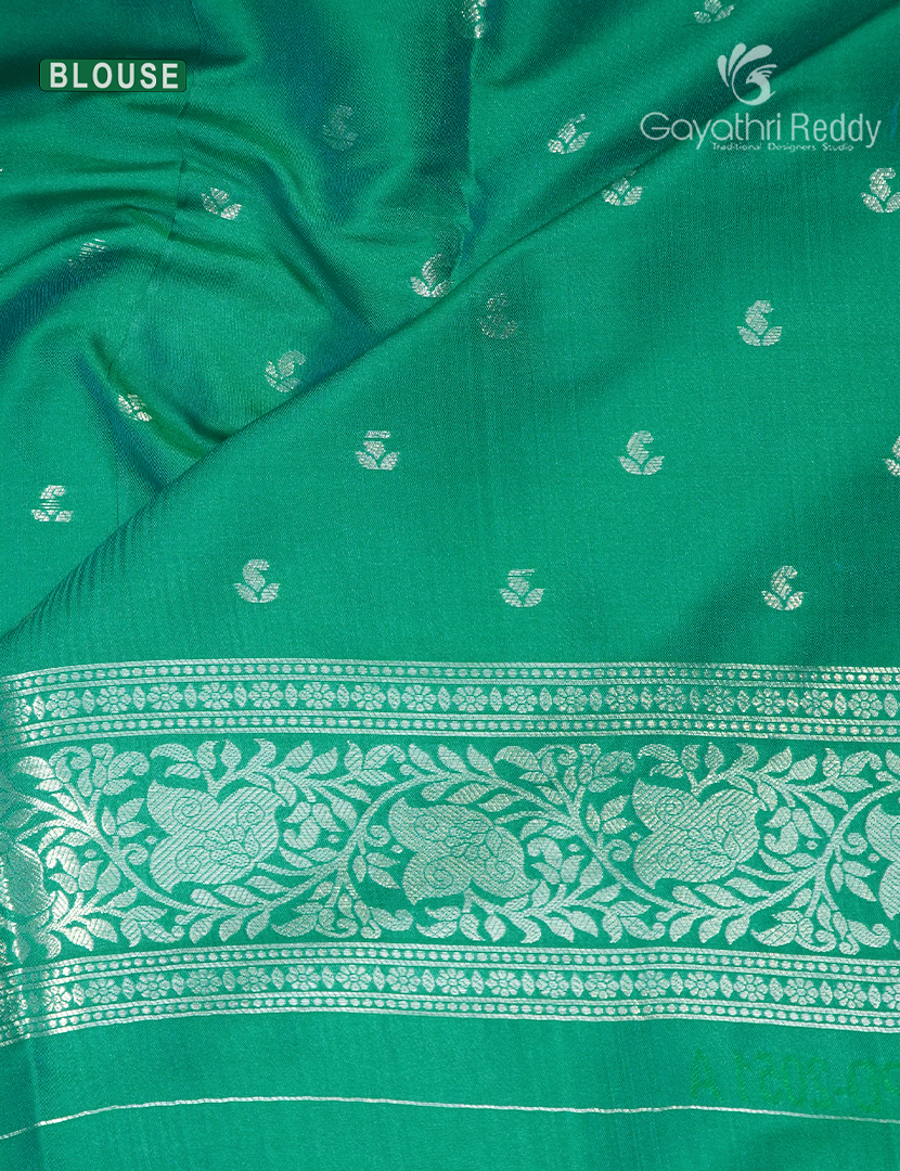 Semi Kanchipuram Art Silk Saree in Rama Green