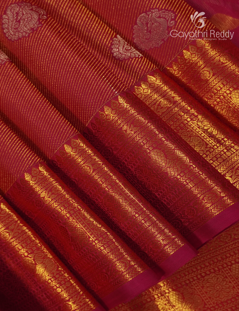 Pure Kanchipuram Silk Saree in Peach Pink ( Butta Pattern )