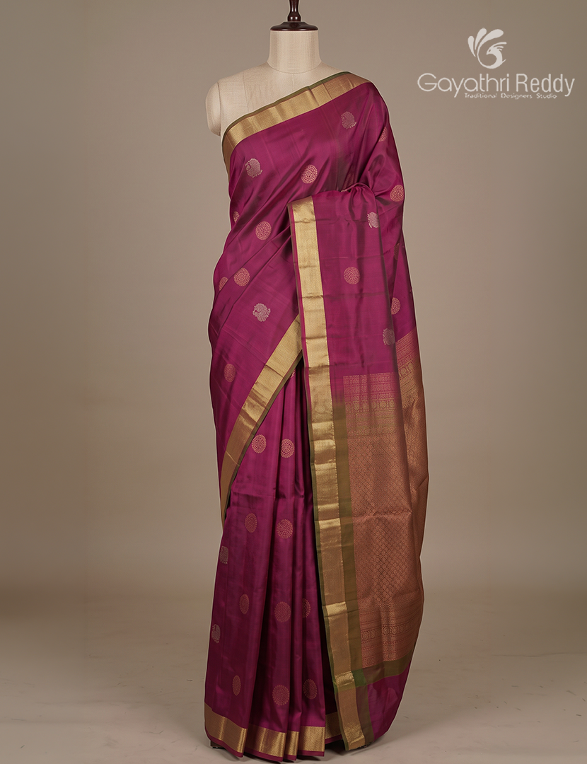 Pure Kanchipuram Silk Saree in Deep Magenta and Mehendi Green ( Small Borders )