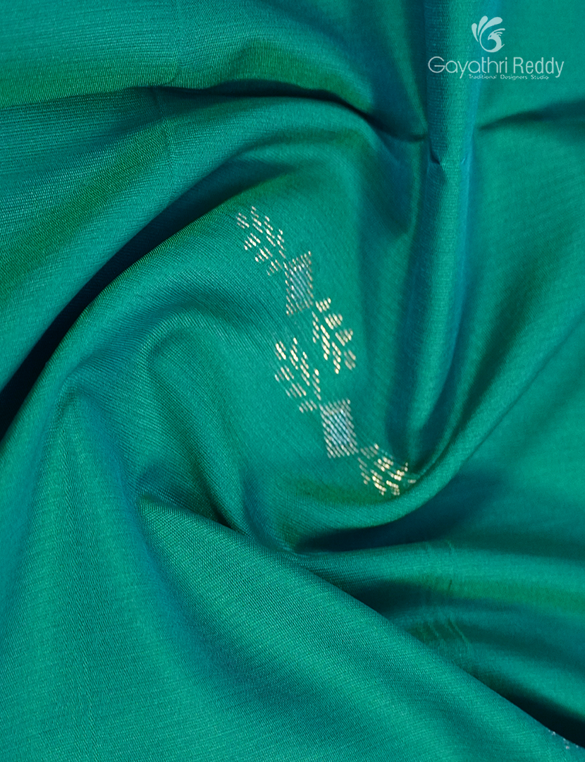 Semi Kanchipuran Silk Saree in Sea Green and Rani Pink