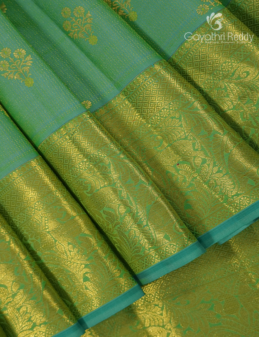 Pure Kanchipuram Silk Saree in Light Green (Butta Pattern )