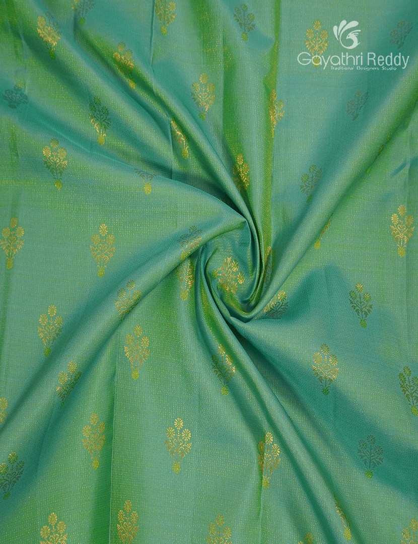 Pure Kanchipuram Silk Saree in Light Green (Butta Pattern )