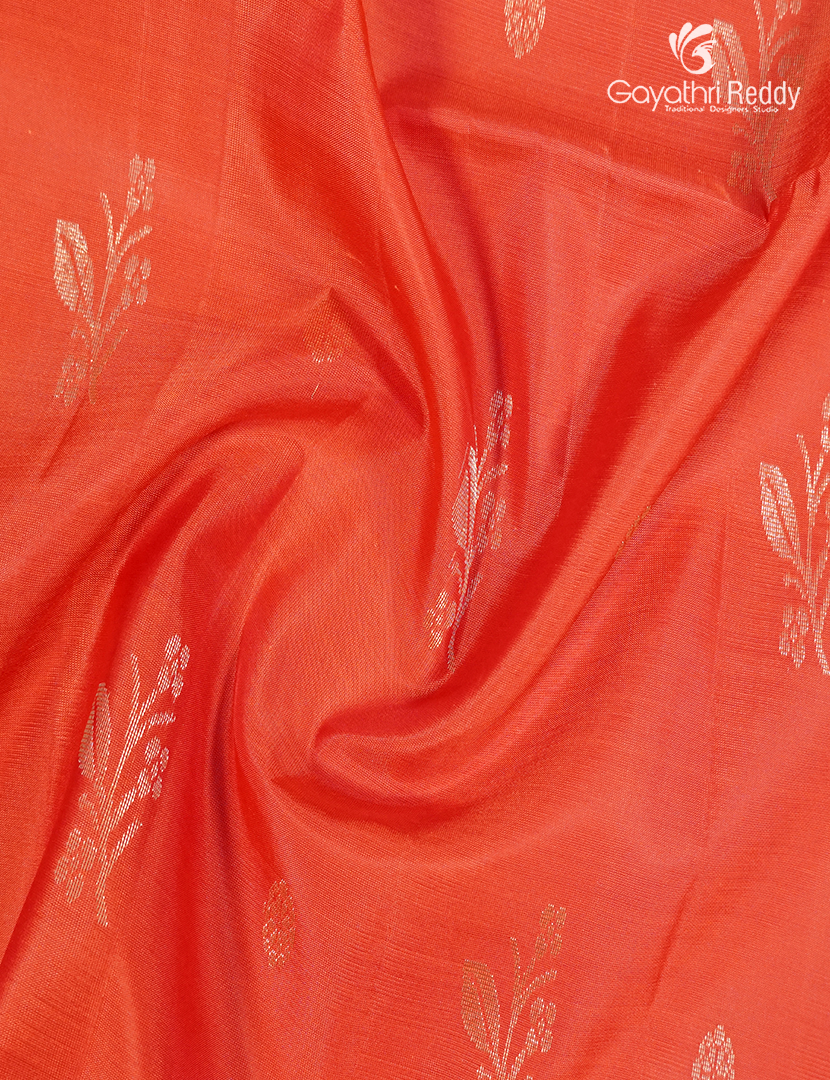 Light weight kanchipuram Silk Saree in Orange and Purple