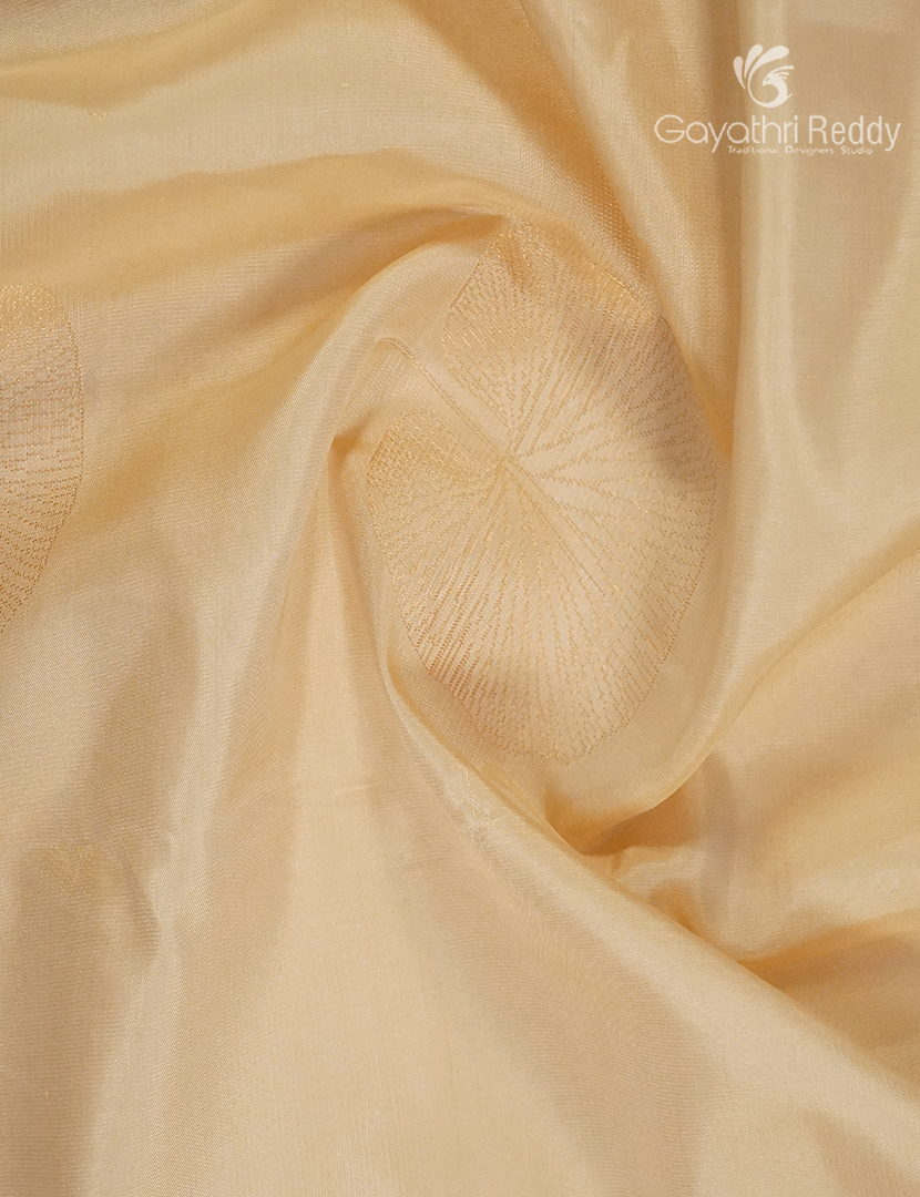Pure Kanchipuram Silk Saree in Cream ( Butta Style )