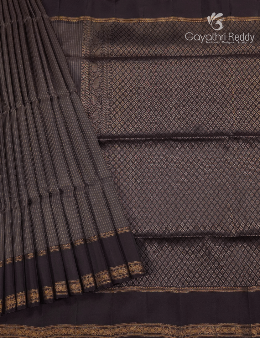 Pure Kanchipuram Light Weight Silk Saree in Earthy Brown and Deep Brown