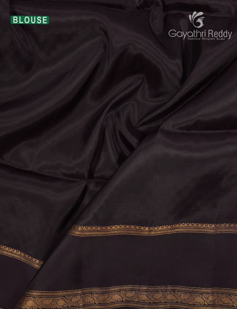 Pure Kanchipuram Light Weight Silk Saree in Earthy Brown and Deep Brown