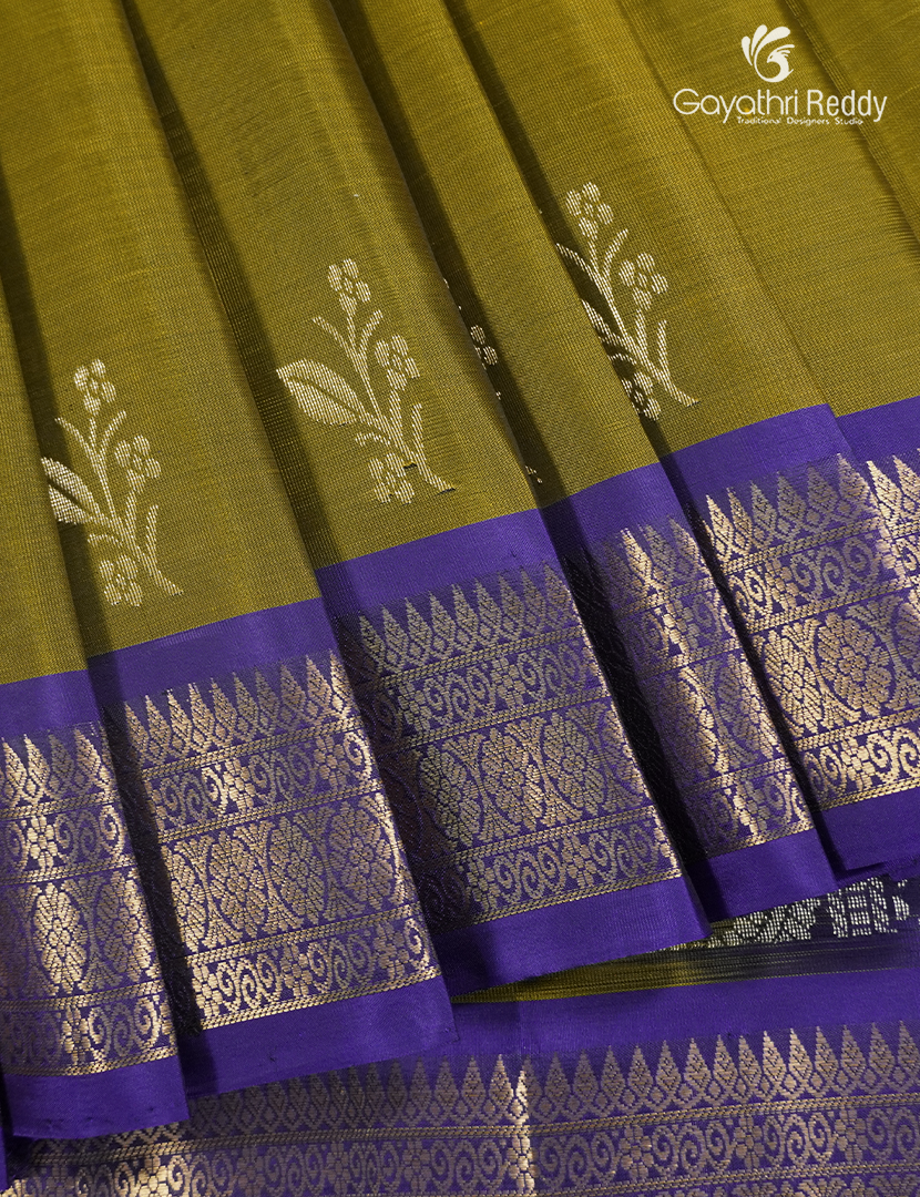 Light weight kanchipuram Silk Saree in Mehendi Green and Purple