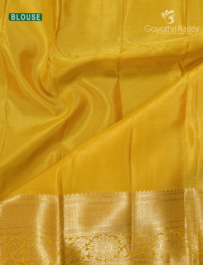 Pure Kanchipuram Silk Saree in Yellow (Medium Borders )