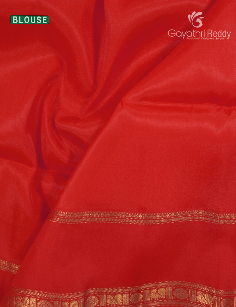 Pure Kanchipuram Light Weight Silk Saree in Peach and Orange