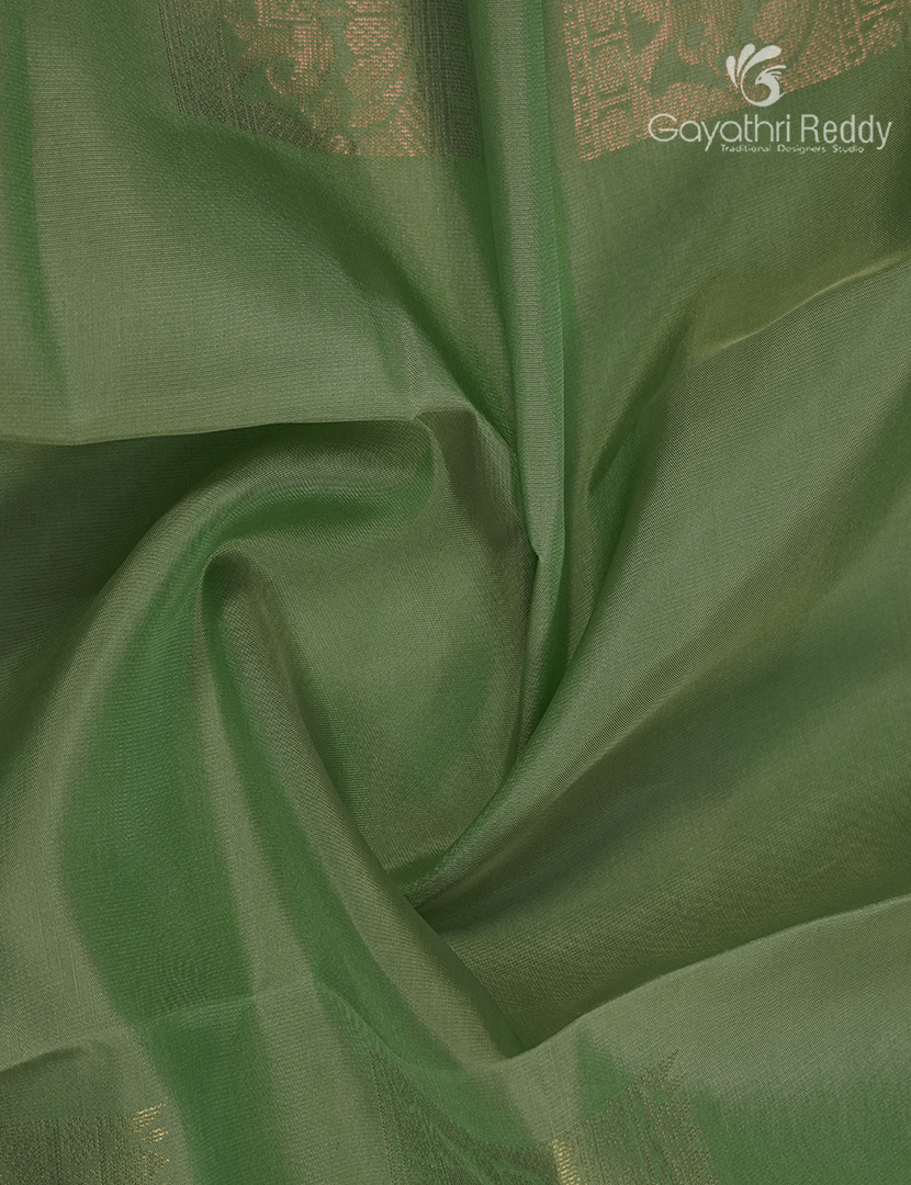 Pure Kanchipuram Silk Saree in Pista Green ( Small Borders )