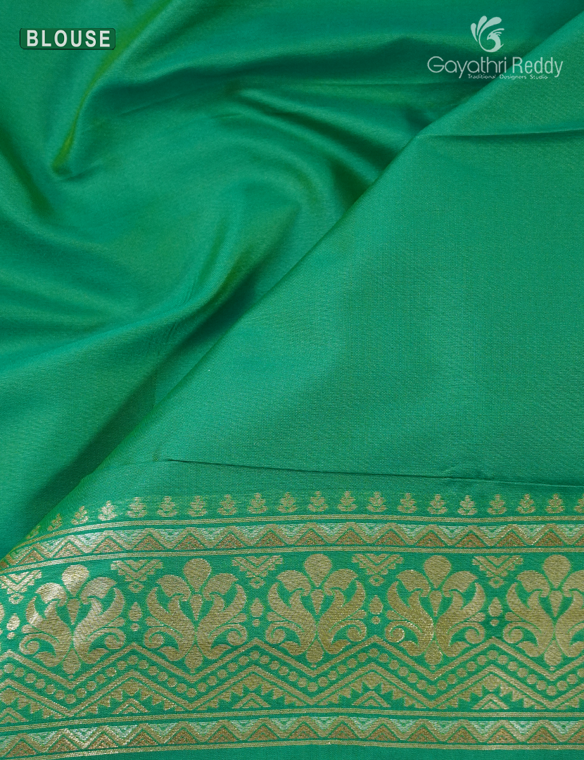 Semi Kanchipuran Silk Saree in Dry Mehendi and Parrot Green