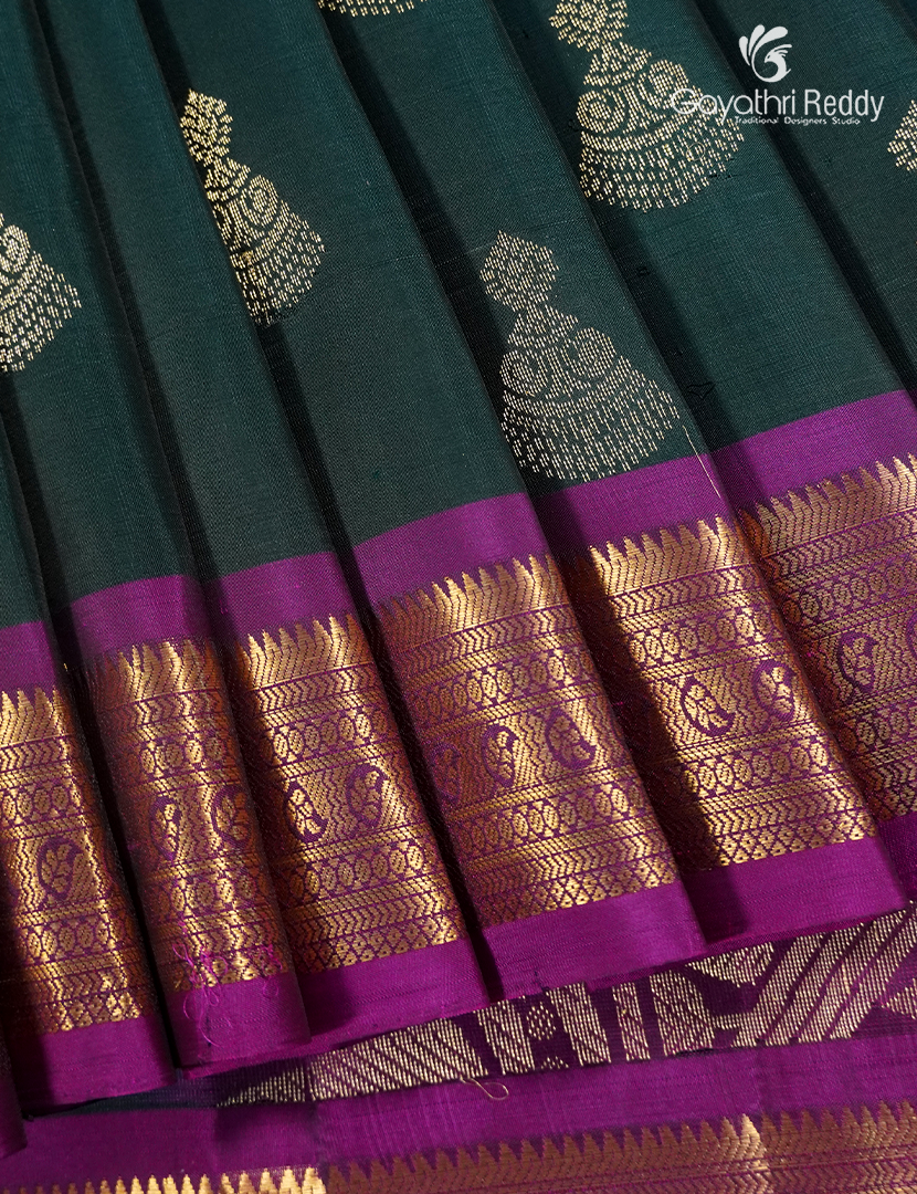 Light weight Kanchipuram Silk Saree in Bottle Green and Magenta