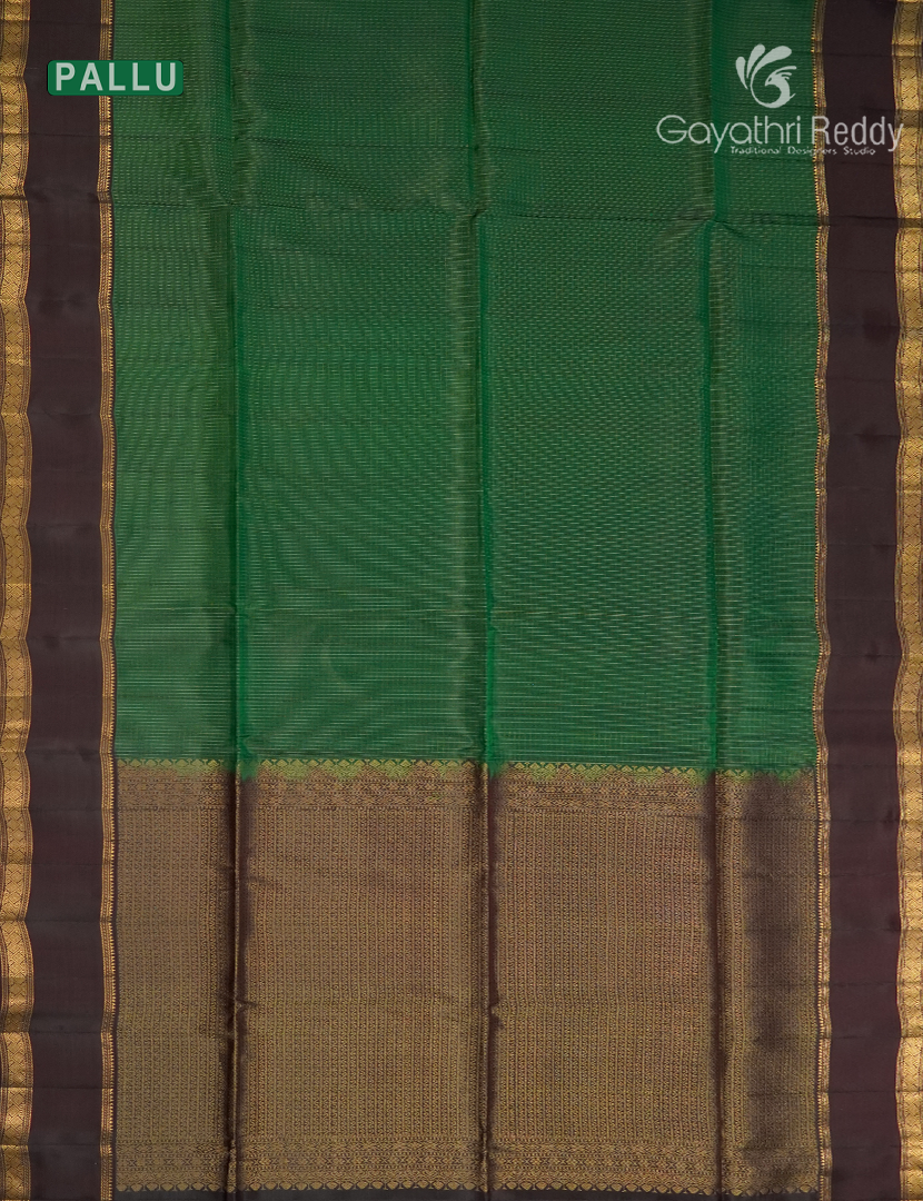 Pure Kanchipuram Light Weight Silk Saree in Green and Deep Snuff