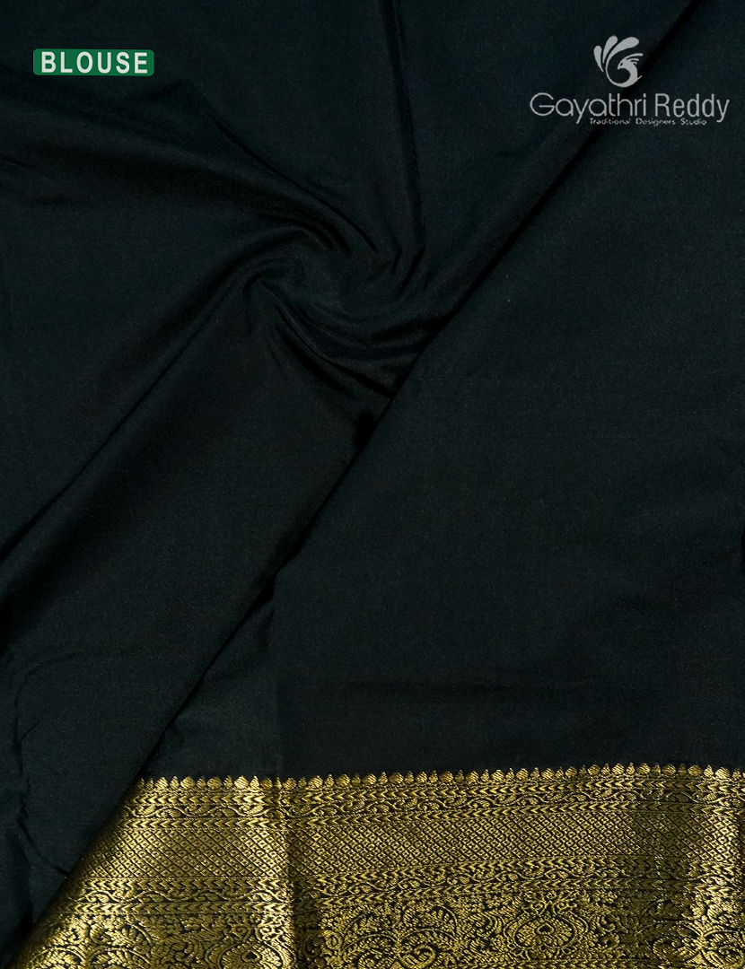 Semi Kanchipuram Silk Saree in Deep Maroon and Deep Bottle Green