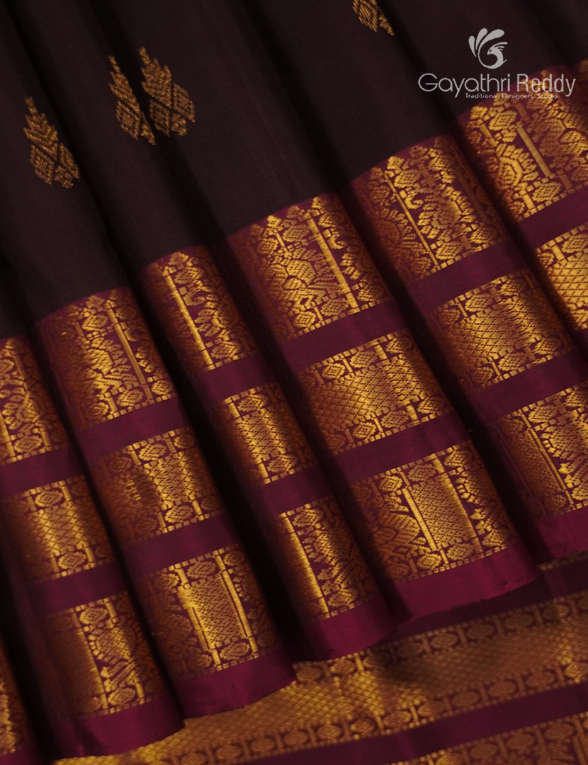 Pure Kanchipuram Silk Saree in Deep Brown and Deep Magenta