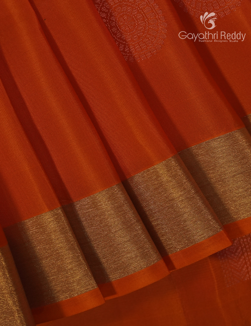 Pure Kanchipuram Silk Saree in Orange and Deep Red ( Small Borders )
