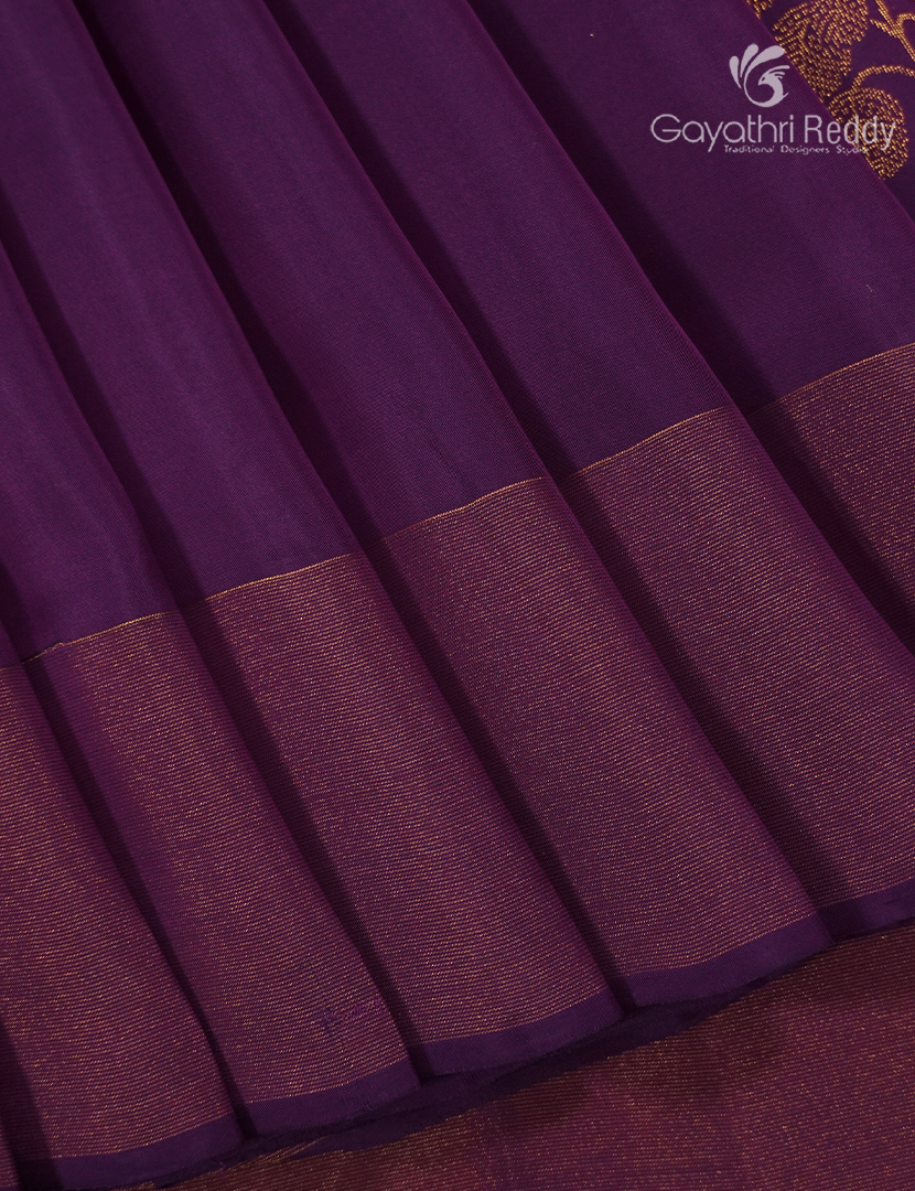 Pure Kanchipuram Silk Saree in Deep Jamun ( Small Borders )