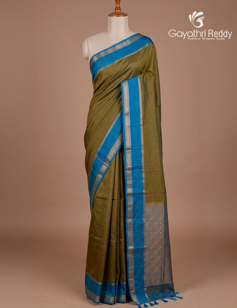 Pure Kanchipuram Light Weight Silk Saree in Deep Olive Green and Peacock Blue