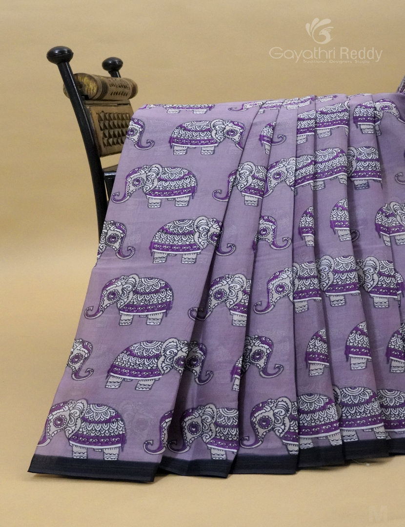 Gayathri Reddy mulmul cotton saree in powder violet mix with intricate mirror work and a contrasting blouse and pallu.