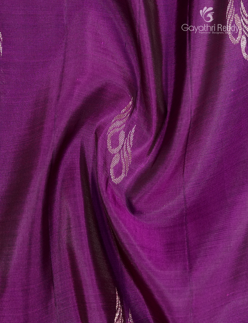 Light weight Kanchipuram Silk Saree in Magenta and Bottle Green