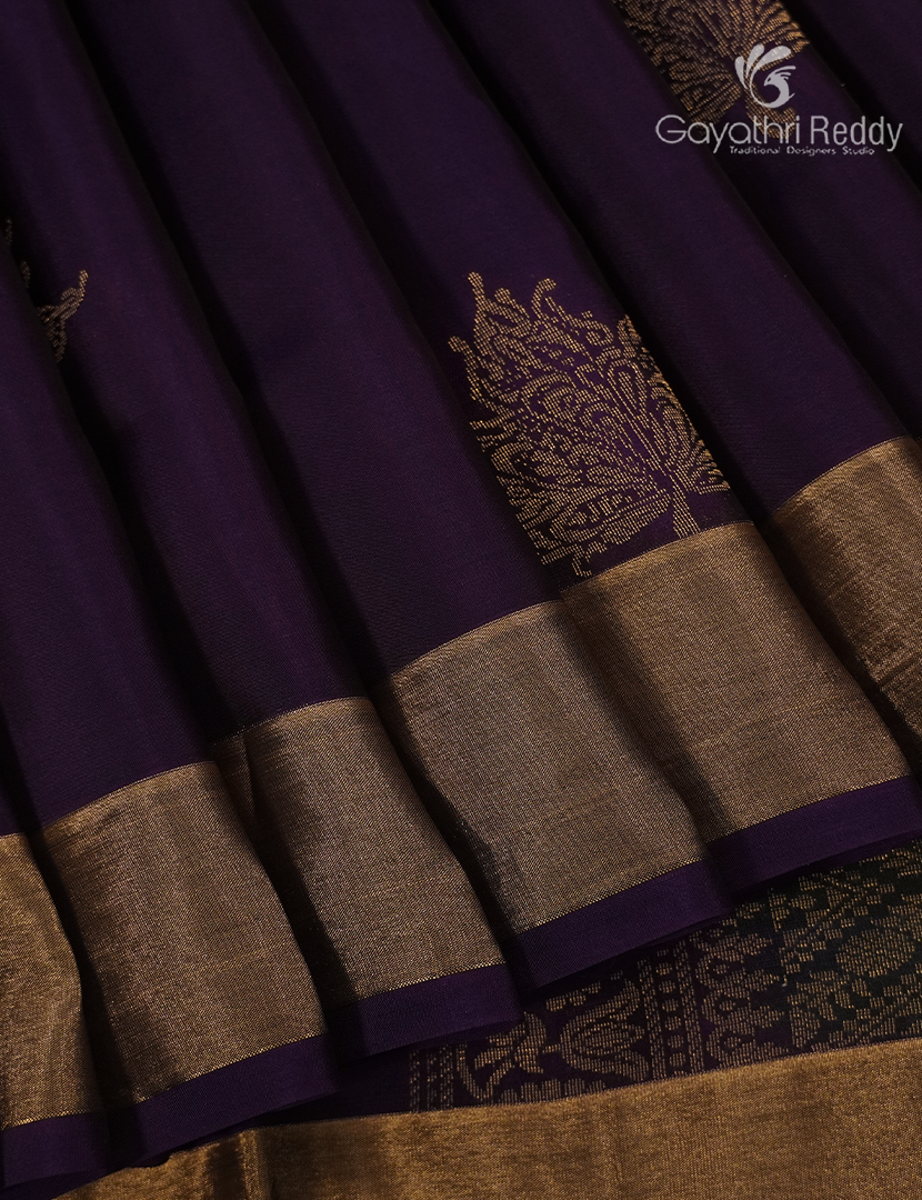 Pure Kanchipuram Silk Saree in Deep Violet ( Small Borders )